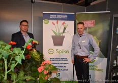 Eric Kerklaan en John Sonneveld presenteren het nieuwe biologische product Spike van Horticoop