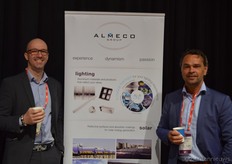 Jacopo Mori en Richard Zanoli van Almeco bij hun stand.