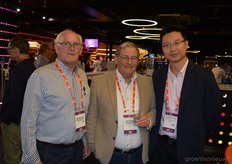 De heren van Bals LED Europe (Wim Hooijer en Piet Emans) introduceerden hun Chinese collega Huifeng Chen.
