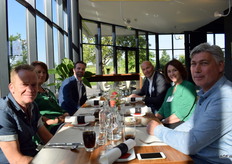 Tafel met Gijs Coenderrs (Sumarbox), Sandra Boogaard (Frisco), Remco de Boer (Sous Fresh), Marcel Denecke (van Kempen Koudetechniek) met Anita en Leon Giesen (Giesen Facilities)