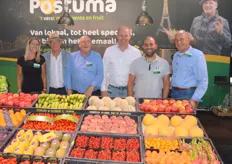 Het Postuma team poseerde achter een mooi scala aan producten. Postuma is flink aan het uitbreiden en krijgt de beschikking over 10.000 m2 werkvloer.