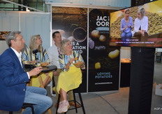 Leon van den Oord is content met de gegenereerde publiciteit rondom de aardappelmeisjes. Het maakt de aardappel weer helemaal hip en ook toegankelijk voor het jongere publiek.