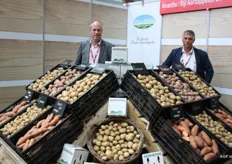 Kees Bijl en David Hage promoten de nieuwe aardappelen van Tholen. Sinds vorig jaar ook zoete aardappelen in het assortiment.