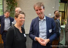Marga Vintges, gemeente Westland, en Marcel Groen, programmamanager van Greenport Aalsmeer