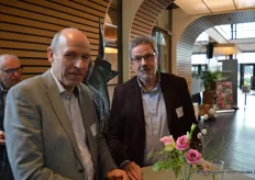 Jean Aerts van Glastuinbouw Nederland, met beleidsmedewerker gebiedsontwikkeling Peter Smulders