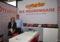 Koen Nieuwenhuijse en zijn vrouw Margriet van Marbo. Het was de eerste keer dat het bedrijf een stand had op de Asia Fruit Logistica.