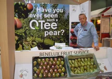 Filiep Callewaert van Fresh Fruit Service Europe. Het bedrijf exporteert appels en peren en heeft naar de beurs ook de roodgebloste QTee-peer meegenomen. 