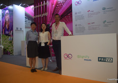 Lily Cai (links) en Justin Schoemaker vertegenwoordigen drie bedrijven, Infinite Acres, Signify en Priva. 