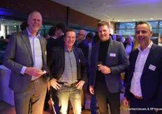 En nogmaals Coen (links) en Eric (rechts), hier samen met Johan Grootscholten van Green Career Consult., gedrieën alumni van Wageningen. Én, last but not least, met Richard Hartensveld, een van de telers van Prominent en dus winnaar van de Tuinbouw Ondernemersprijs.