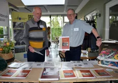Henk Rolvink (rechts) voorzitter van de vereniging Noitdorpsche Historiën en Ben Kneppers (rechts) lid en tuinderszoon. Eind van het jaar komt er een boek genaamd 'De tuinders van Nootdorp' uit, een historische schets van 1903 tot 2023.