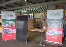 Ook werd er getoond hoe het bedrijf haar eigen stroom opwekt door de zonnepanelen van Voshol.