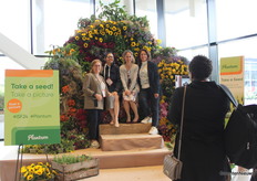 Hé, die stoel die kennen we. Voor de gelegenheid was de groene zetel ook in Ahoy opgetuigd, met uiteraard frisse nieuwe bloemen.