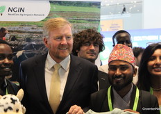 Wie de kans kreeg, ging met koning Willem-Alexander op de foto.