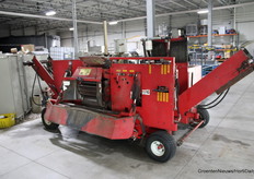 De inventieve telers ontwikkelden zelf een machine om het gewas te verhakselen. Hiervoor gebruikten ze een onderdeel van een grotere machine waarmee maïs verhakseld wordt.