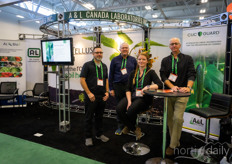 Sam Hosack, Wayne Black, Beth Wood en Mike Follard, A&L laboratories