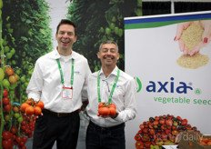 John Davis en Rafael Lacaz Ruiz van Axia Vegetable Seeds met het ras Macxize XR.