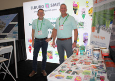 Herman Dunnink en Gerard van Rijn namens Elburg-Smit Canada, dat voor het eerst op de Canadian Greenhouse Conference te vinden is. Met de Canadese tak van het Nederlandse bedrijf wil men de Noord-Amerikaanse markt nog beter kunnen bedienen.