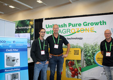 Justin Oosterveld, Cees de Haan en Werner van Mullekom in de stand van Agrozone, waar men merkt dat bij de switch van telen op steenwol naar telen op kokos ook de stap wordt gezet van UV-C-ontsmetting naar ozonontsmetting van water.