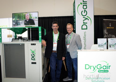 Tal Netzer en Dougles Miller van DryGair dat flink aan de weg timmert met systemen voor luchtontvochtiging.