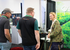 Daria Noda van Octiva kreeg mensen van Nature Fresh Farms op bezoek aan de stand. Zou er een robot verkocht zijn?