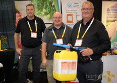 Hygiëne in de tuinbouw is belangrijk voor DCL met op de foto Marc Lalonde, Kevin Whitaker en George Jeffrey.