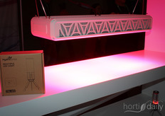 Hydrogrow Solutions, het Noord-Amerikaanse merk van Shenzhen Westland Technology dat campinglampjes op de beurs uitdeelde.