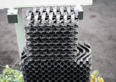 Plastic pads voor pad en fan systemen in de stand bij Westbrook Greenhouse Systems