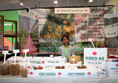 De jongste standhouder van de beurs was ongetwijfeld te vinden bij Koko AG. Papa keek trots toe.