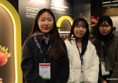 Sun Woo Kim, Emma Mizy Seo en Yun Ji Jeong van Shungbuk National University