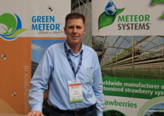 Arnold Bal van Meteor Systems. Laten nu zien wat ze nog meer doen met Green Meteor. Naast hun traditionele teeltgoten hebben ze nu ook agri-PV