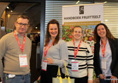 Eric Jansen (Wilderhof), Manon Krijnen en Iris Veeke (Miss Berry) en Andrea van den Hoven (AGF)