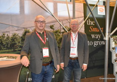 Jan van Hemert en Jacco van Delden van Rovero zijn meer en meer actief in de fruitteelt met hun innovatieve overkappingen