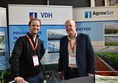 Henk van Tuijl (r) van AgrowSer - VDH Foliekassen B.V.- had bezoek van Pascal Machielsen van Traycon Inframeting bv hij is voor zichzelf begonnen