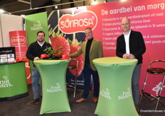 Matthias Timmer, Harrie Jonker en Hans Lodder van Fruitmasters, zij vermarkten de nieuwe F1 Hybride aardbei "Limore One" onder het merk Sonrosa