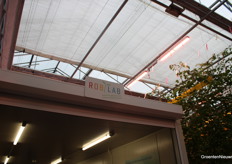 Het Robolab, waar aan robots gesleuteld kan worden, staat in de kas.