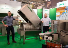 Joep Janssen en Bart Bovee van Limex met de trommelfilter