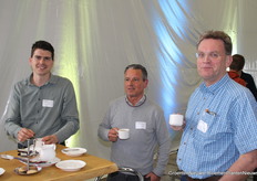 Marc Noordam (Leliekwekerij Novastar), Peter Bresser (Telersvereniging Addenda) en Anton de Snaijer