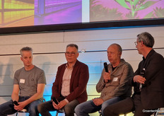 Harry Duijvesteijn van Opti-Flor ziet toekomst in een daglichtloze orchideeënteelt.