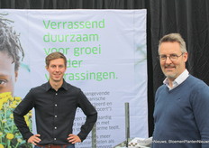 Jesse Clemens en Jan Vanoverschelde (Klasmann-Deilmann). Ze toonden de Growbag Advanced: 80% hout en 20% kokos