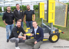 Luca Cartosio, Nidal Sherif, Leon Verkoelen, Mattijs van Loon, Tim Jacobs van Bogaerts Bogaerts Greenhouse Logistics met hun Bull Qii. UV-C licht tegen meeldauw