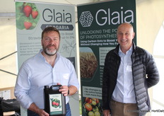 John Paul Dorgan en Robert Bird (Glaia)Fotosynthese is het belangrijkste en meest fundamentele proces bij plantengroei en voedselproductie, maar de efficiëntie ervan is gemiddeld slechts 1%. Hun unieke biostimulant maakt gebruik van unieke, op koolstof gebaseerde nanotechnologieën om het ware potentieel van fotosynthese te ontsluiten 