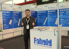 Op de stand van het bedrijf Fahold, Louis