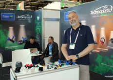 Efthymios Chatzopoulos, op de stand van het Griekse bedrijf Technoplastic