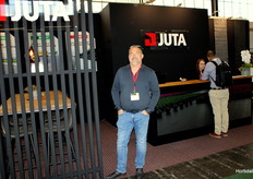 Berry Post, bij de stand van het Nederlandse bedrijf Juta