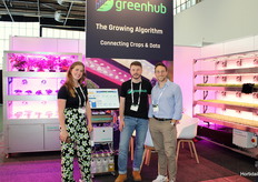 Isabelle van Doorn, Alexander Jaworski en Paolo Sadella, bij de stand van GreenHub