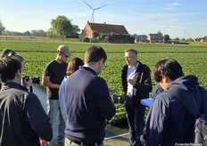 Al na een paar minuten kreeg Dirk Vermeiren van Proefcentrum Hoogstraten vragen op zich afgevuurd, onder meer over bemestingsschema's. 