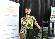 James Hardwick (AcoustoFab) liet zien wat je met ultrasound kun doen, onder meer als je zaden wilt sorteren. In zijn stand waren zwevende zaadjes te zien.