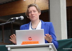 Els Berckmoes, directeur van het Proefstation voor de Groenteteelt in Sint-Katelijne-Waver. Ze beloofde dat ook Hortivec onderdeel wordt van de aangekondigde fusie tussen het Proefstation en Proefcentrum Hoogstraten.