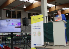 De uitdagingen in de teelt kwamen voorbij op het scherm, waaronder luis in de slateelt. Ook bij een andere uitdaging stond Els stil: financiering regelen voor onderzoek. Onderzoeksbudgetten staan door overheidskeuzes onder druk.