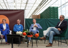 Els Berckmoes (Proefstation voor de Groenteteelt), Alain Van Raek (EFRO), Jo Brouns (Minister van Landbouw en Omgeving) en Didier Algoet (voorzitter Proefcentrum voor de Groenteteelt)